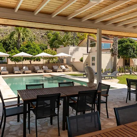 Del Silencio Villa *